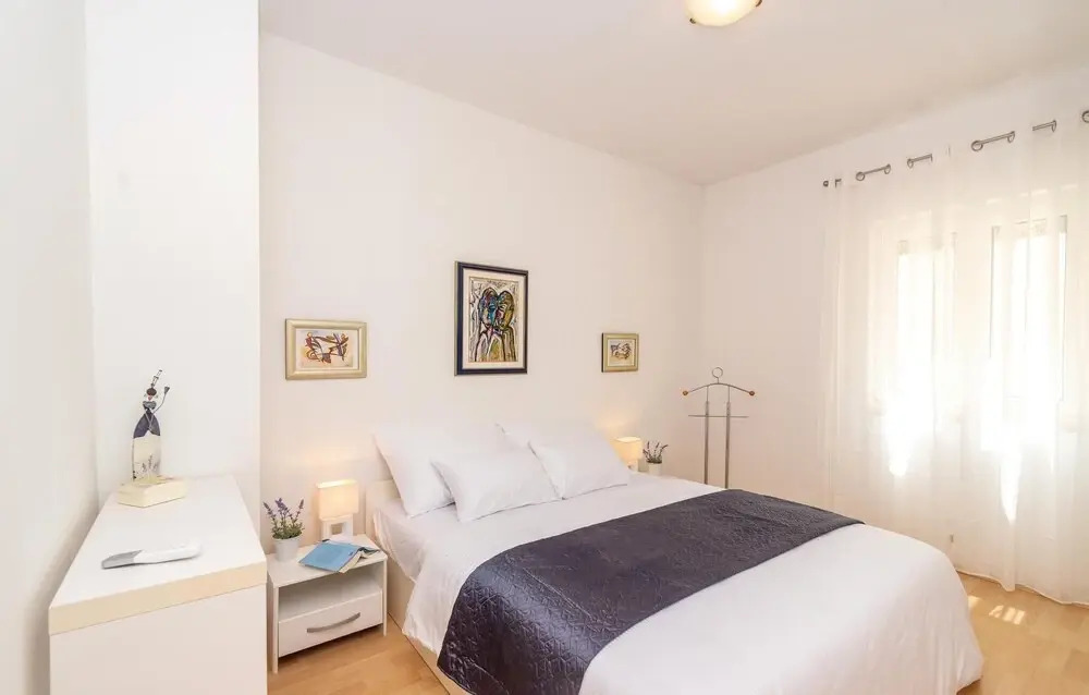 4 Bedroom Gorgeous Home In Blato
