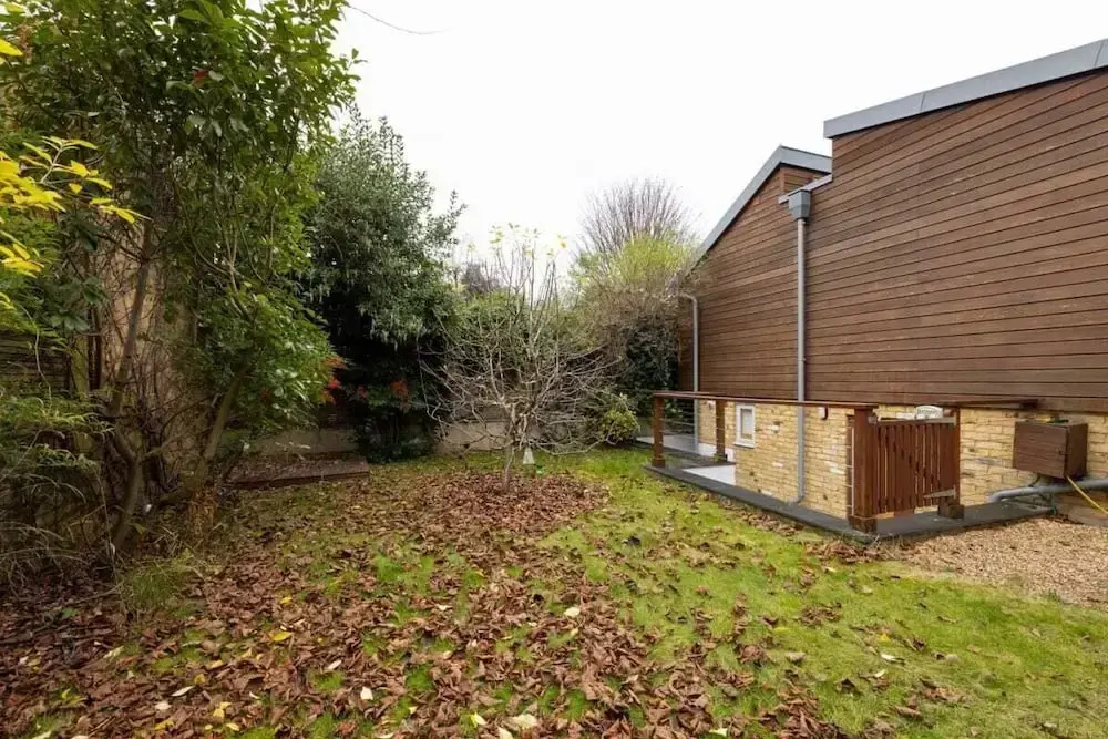 The Goldhawk Gem - Modern Bright 2bdr With Patio and Garden, London