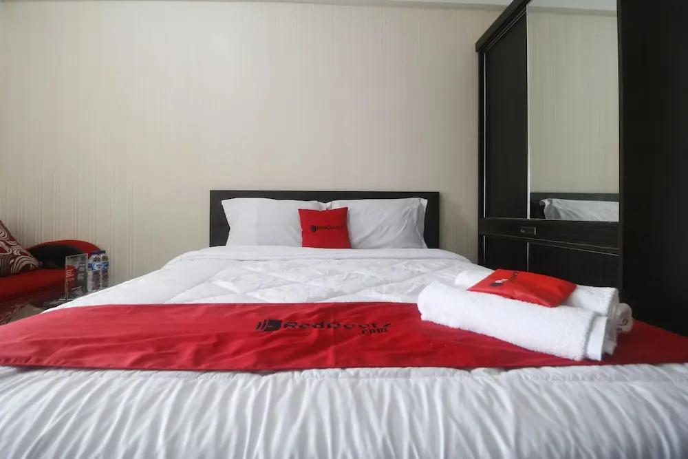 Apartment Green Lake View Ciputat by Celebrity Room
