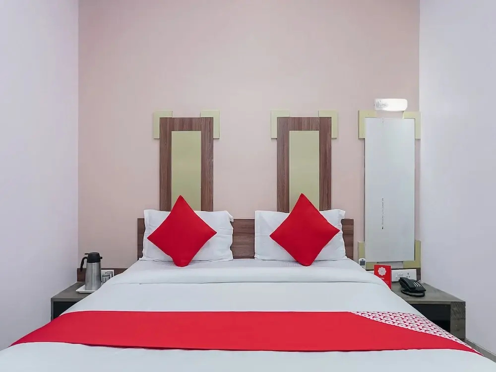 OYO Flagship 23096 Laxmi Residency