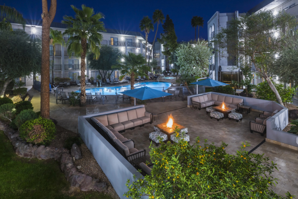 Holiday Inn and Suites Phoenix Airport North by IHG