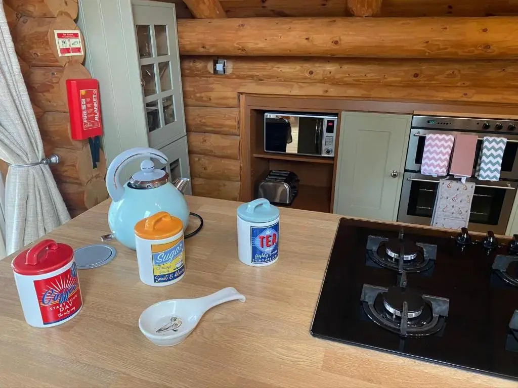 Woodpecker Log Cabin with hot tub, pizza oven bbq entertainment area, lakeside with private fishing peg situated at Tattershall Lakes