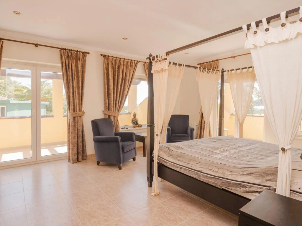 Serene Holiday Home in Callosa d' Ensarria with Private Pool