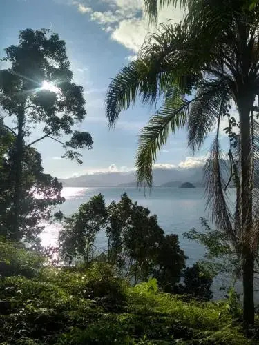 Ubatuba Surf Hostel, apenas a 60 metros da praia da Lagoinha