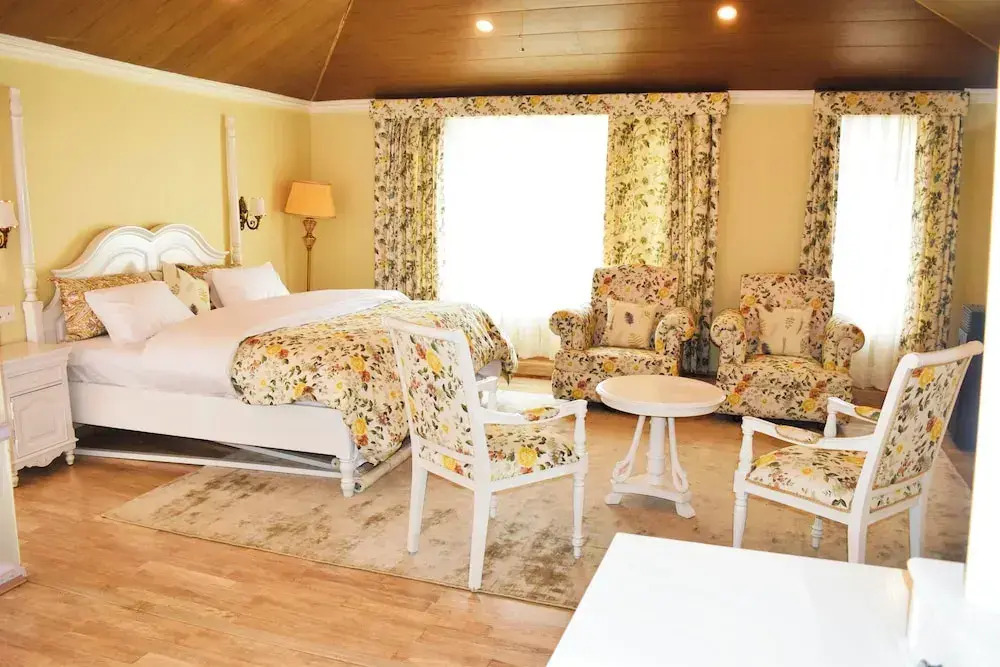 Upani Cottages