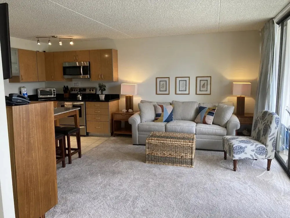 Deluxe Condo with Pool View, Free Parking & Wi-Fi