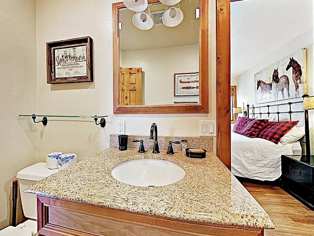 Mountain-view W/ Pool & Hot Tub, Near Skiing 2 Bedroom Condo