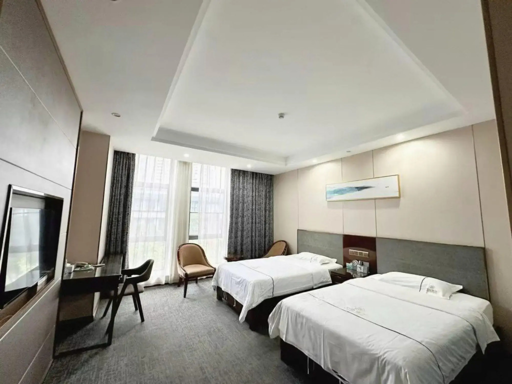 Shangrong Business Hotel (Wuhan Julong Avenue Zhuoer Enterprise Headquarters)