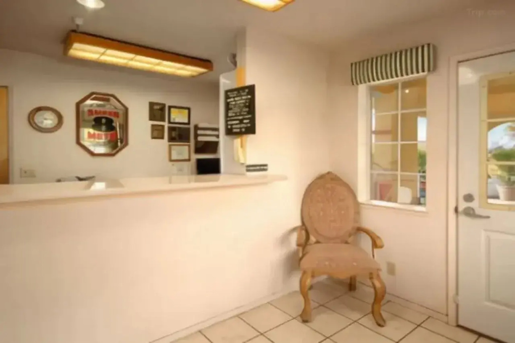 Upper Lake Inn & Suites