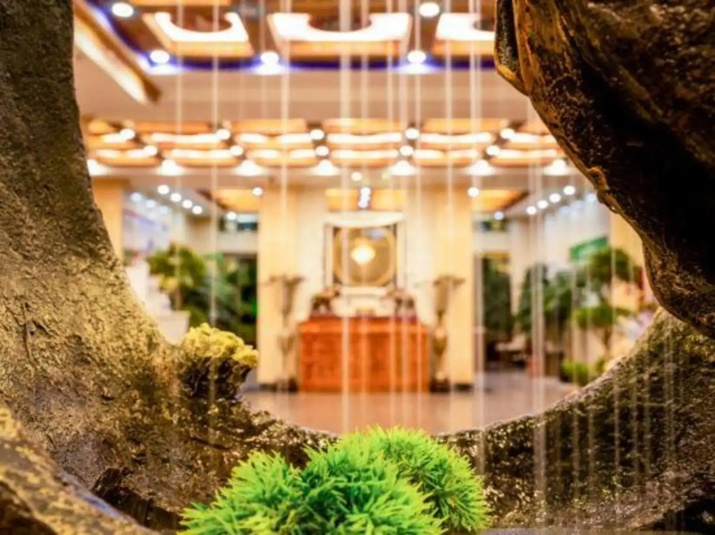 Hongshan Oxygen Fuyuan Hotel (Potala Palace Plaza)