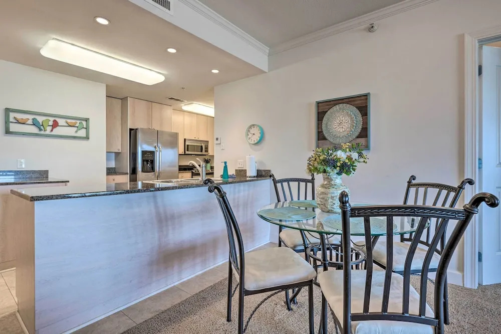 Sunny Beachfront Biloxi Condo w/ Resort Amenities!