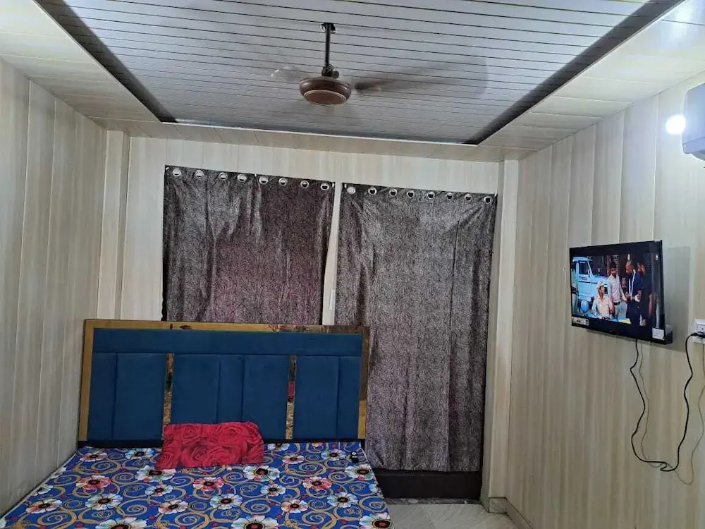 Pari Ac Restaurant & Hotel