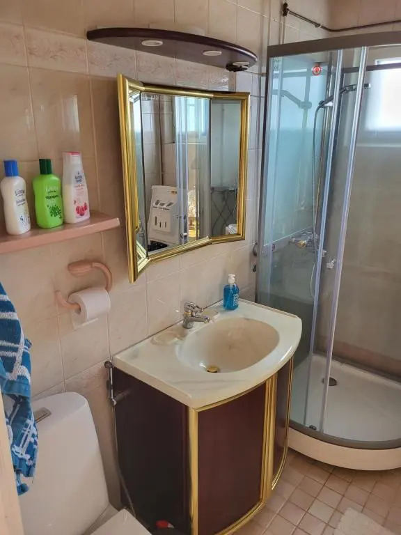 Large apartment with 4 bedrooms, central location