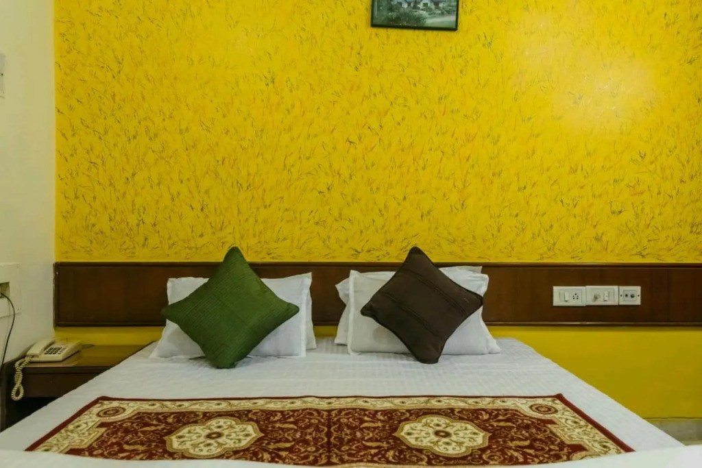 Hotel Mogul Palace - Near Masjid Bunder Mumbai