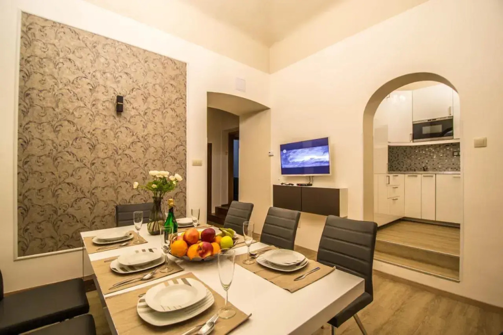 4BDR Historical Spirit Apt by Ruterra