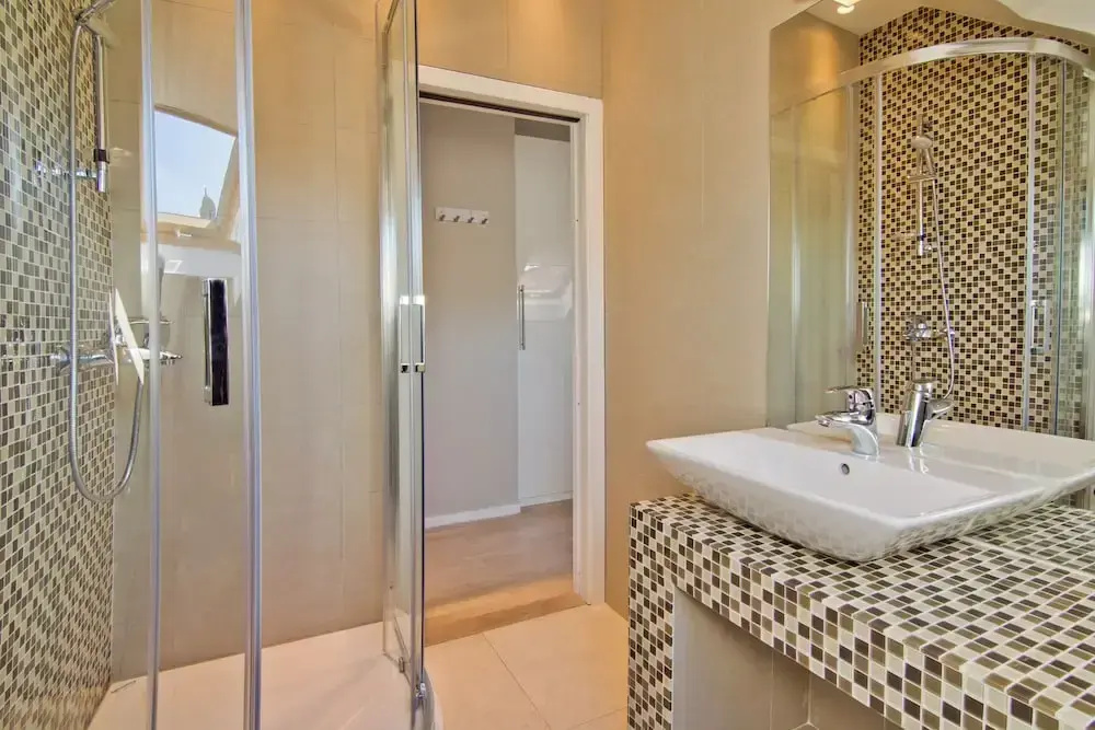 Laura Lux Suites