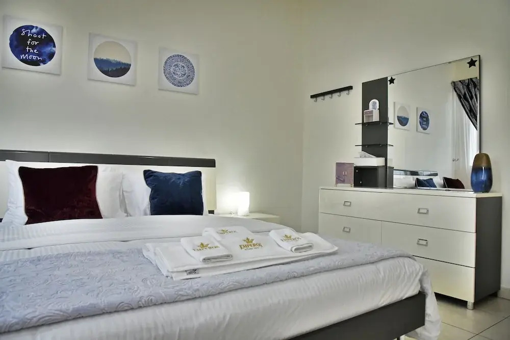 Luxury 4BR Apartment in Horizon Towers