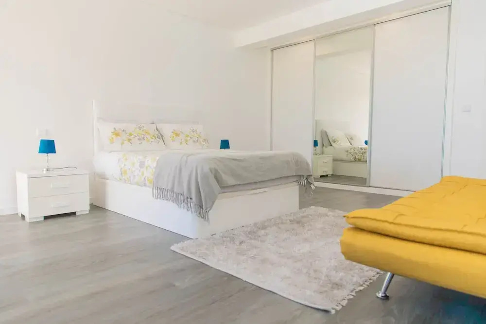 House - Sleeps 3, Free Parking, Garden & Jacuzzi