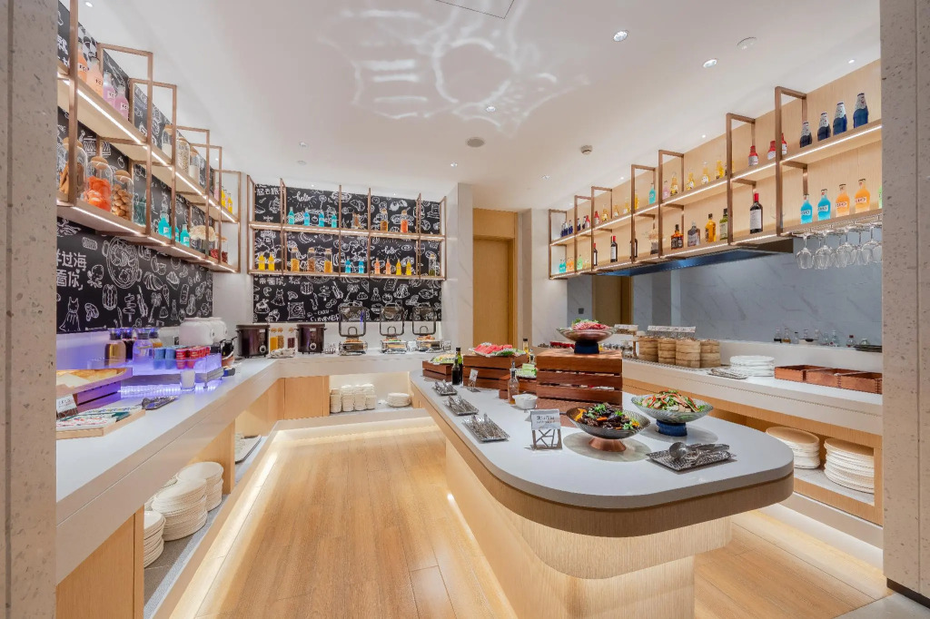 SKYBIRD Hotel (Shanghai International Resort - Chuansha Metro Station Store)