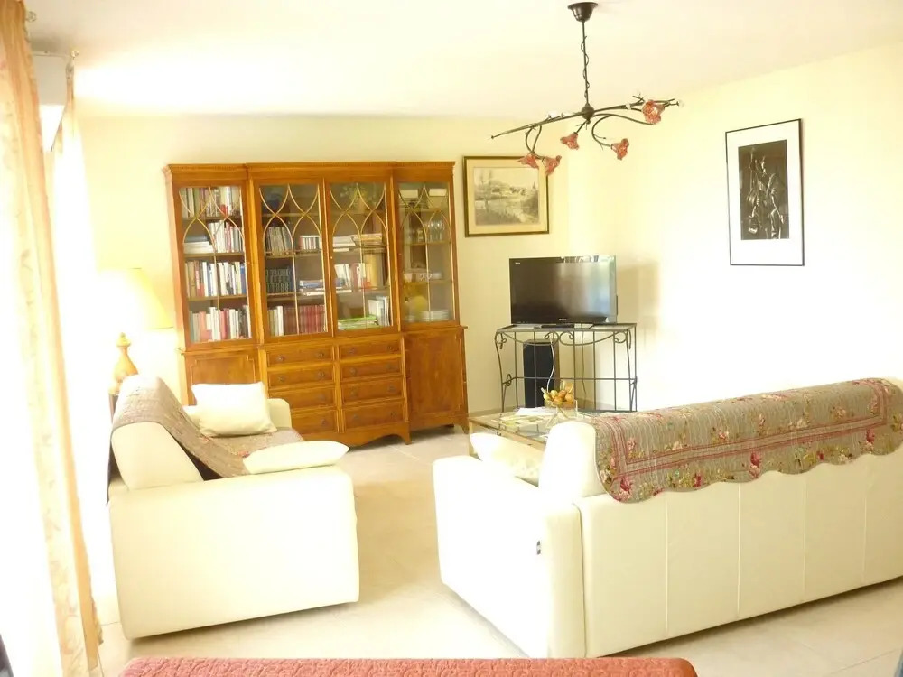 Bright Apartment in St Raphael with a Balcony, Great Views And AC