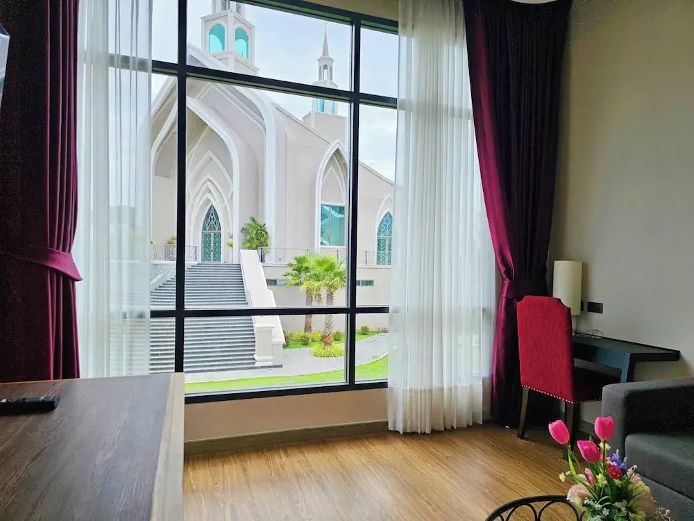 Grand Lord Hotel& Residence