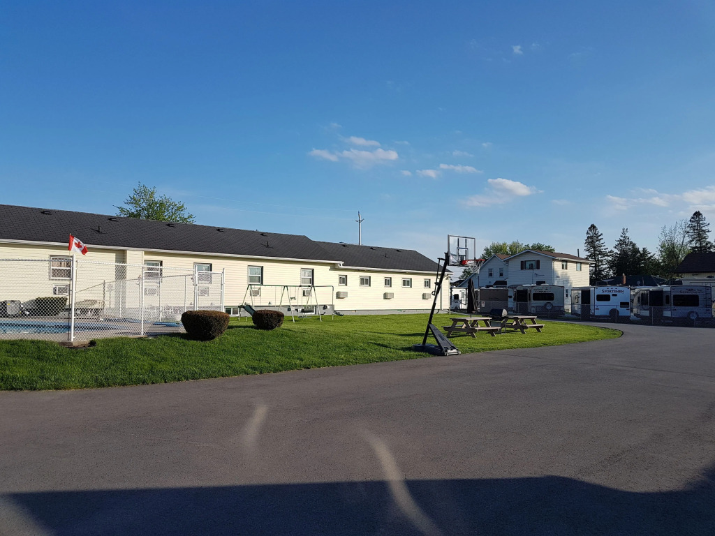 Fox Motor Inn