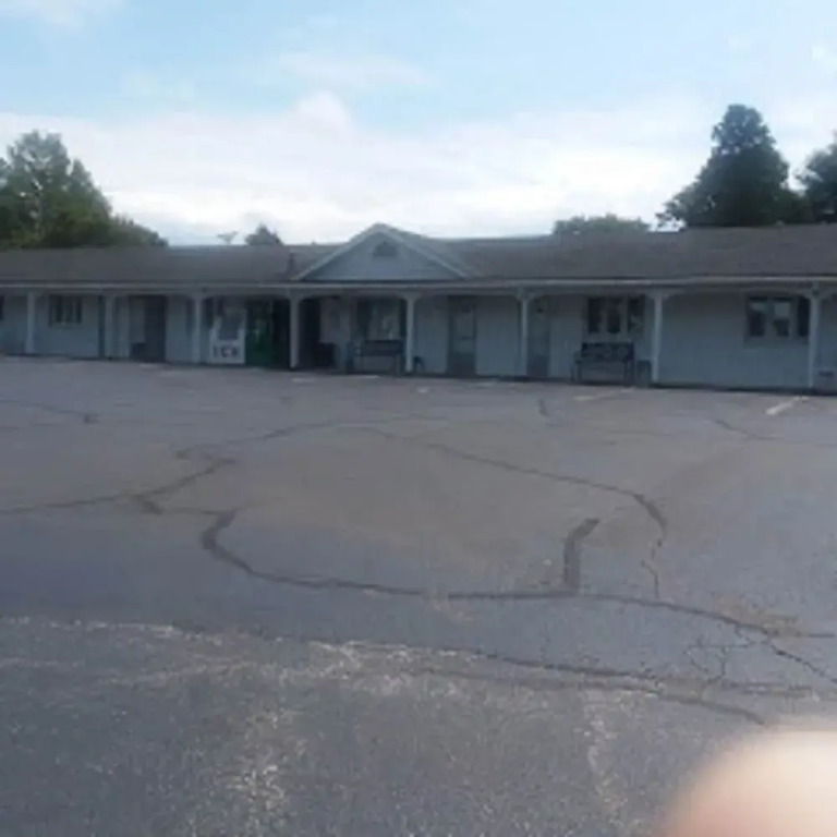 Colonial Motel of North East