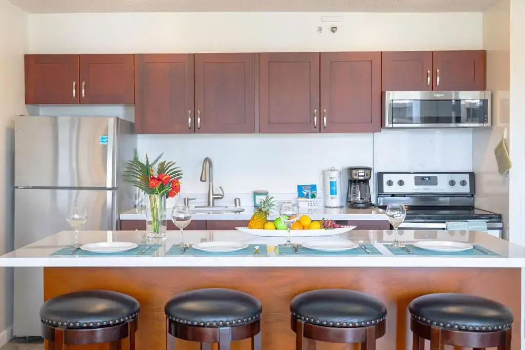 Beautiful 17th Floor Condo with AC, WiFi, Parking - Short Walk to Beach