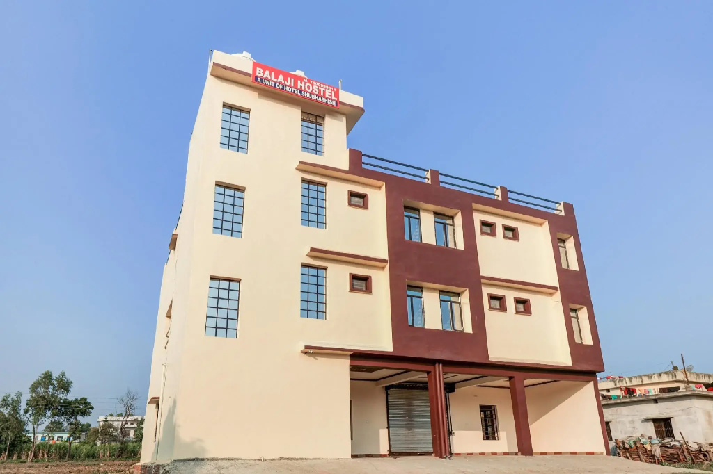 OYO 84027 Balaji Hostel