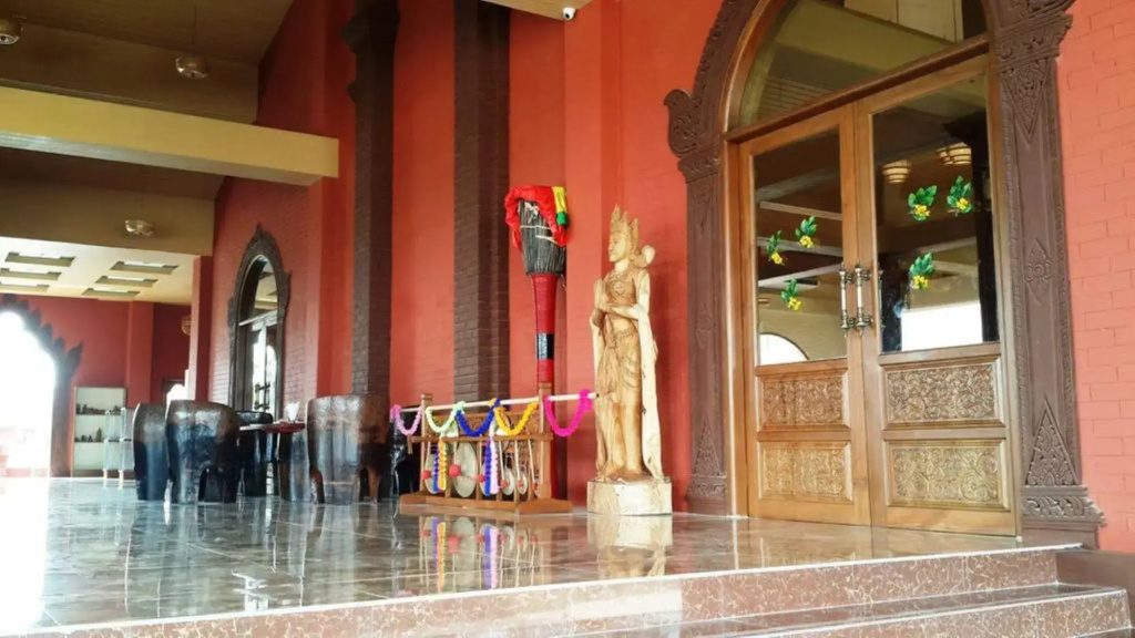 Gracious Bagan Hotel