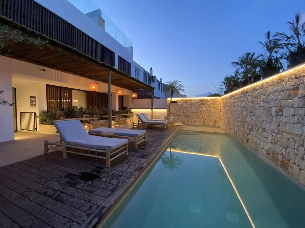 S Estancia Suites