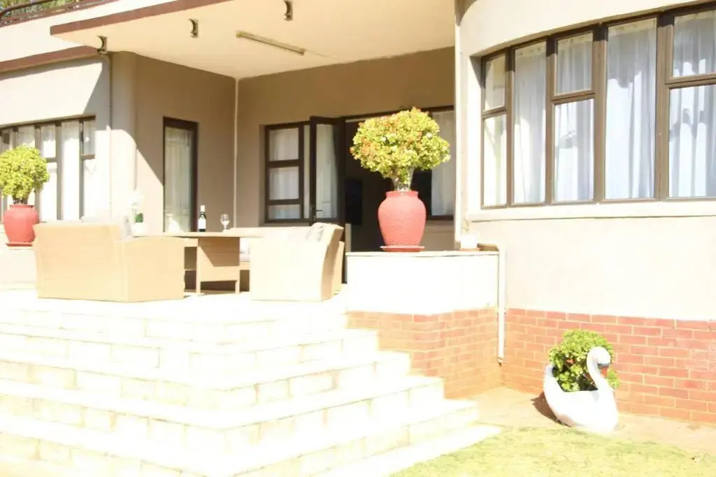 3 on 5: Houghton 3 Bedroom Home