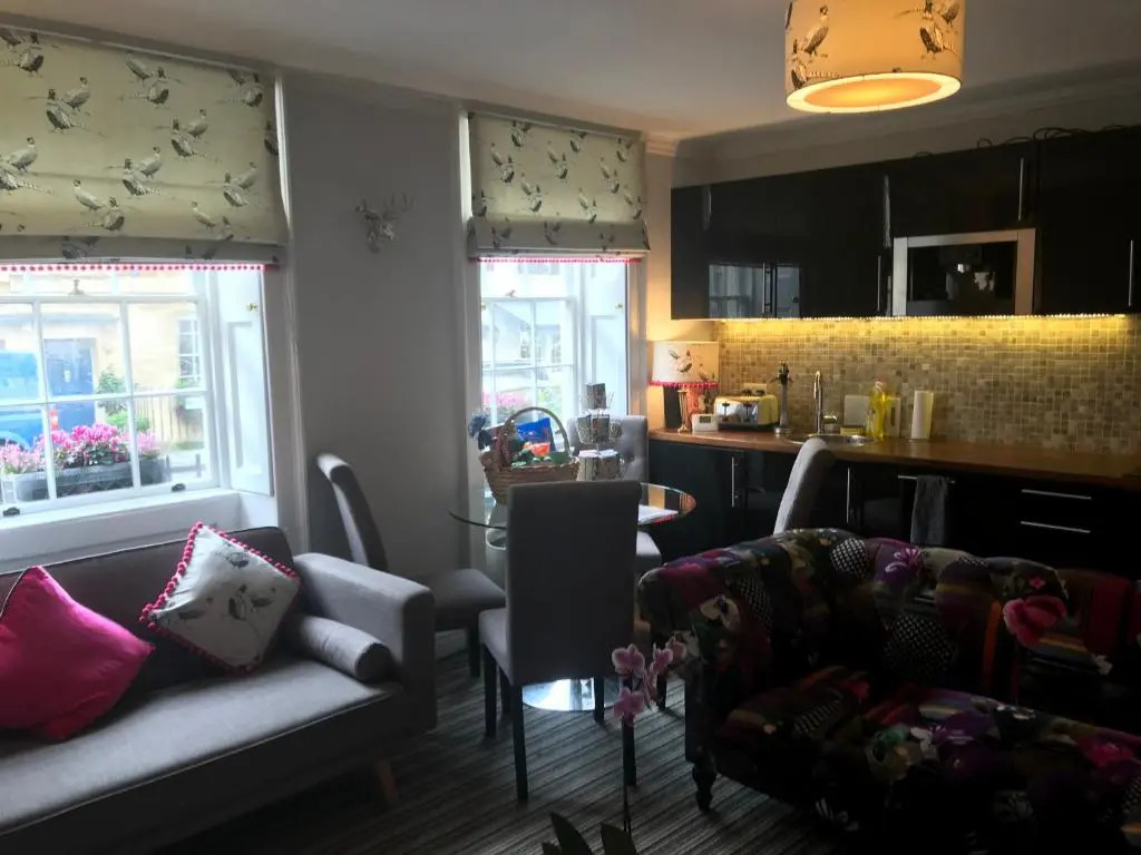 City Centre - Rivers Street, quiet 2 bed ground floor Georgian garden Apartment