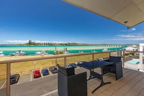 Shoreline 7 With 180 Degree Water Views