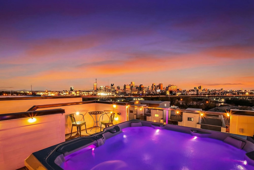 2 Hot Tubs Karaoke Game Room Downtown Nashville