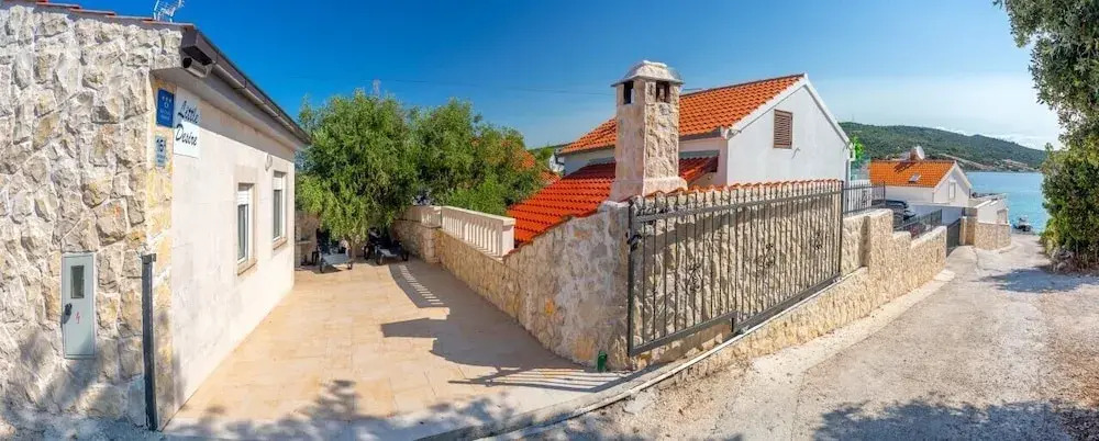 Holiday House Little Desire