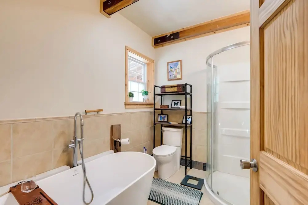 7 Mi to Bilger's Rocks: Secluded 7-acre Retreat