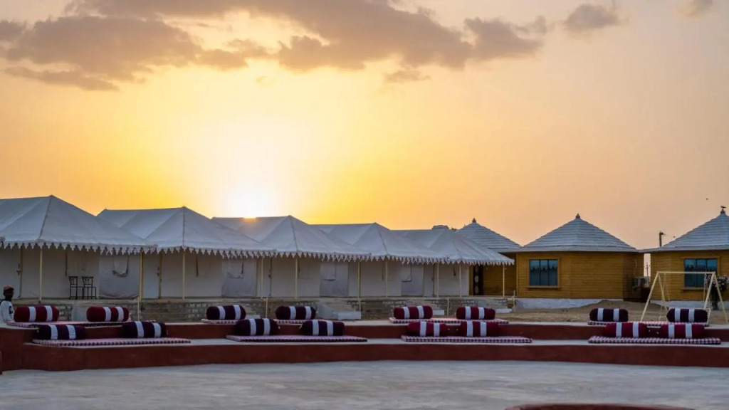Sunrise Desert Resort  with Swimming Pool