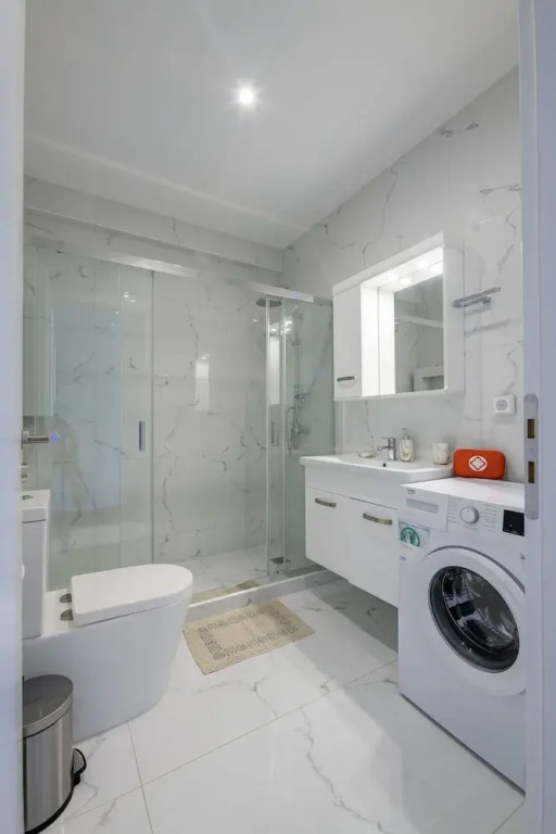 Lush Emerald apt in the heart of Athens