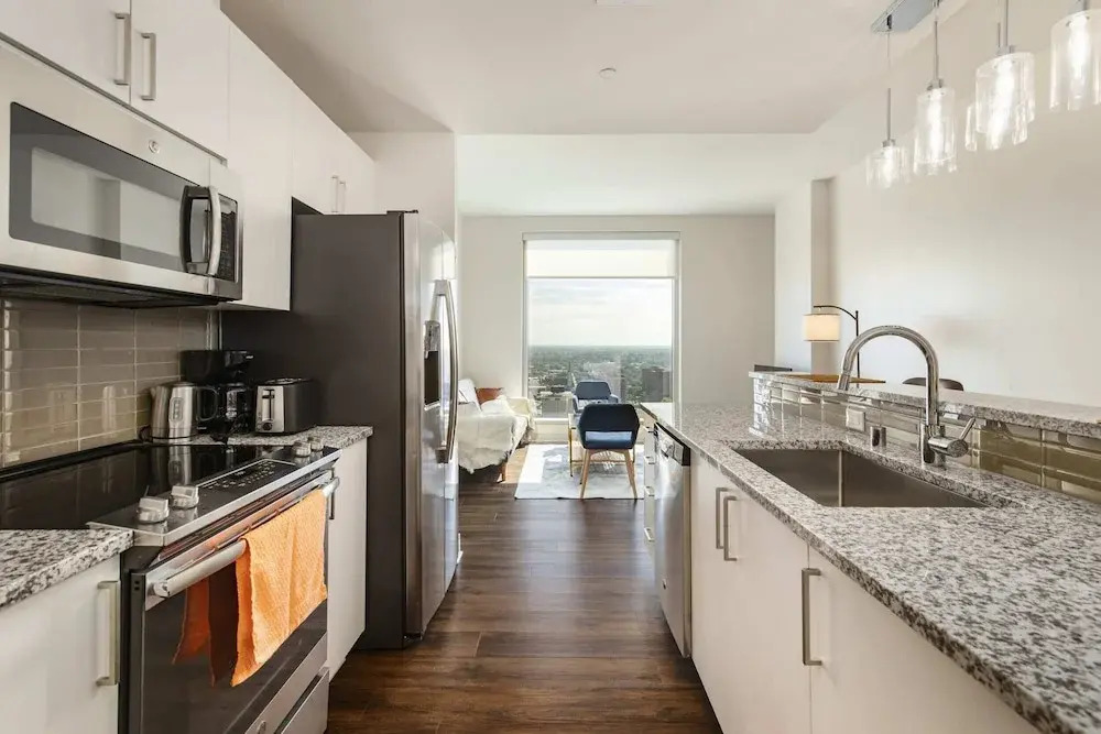 Luxurious High Rise 1BR With Louisville Flair by Cozysuites