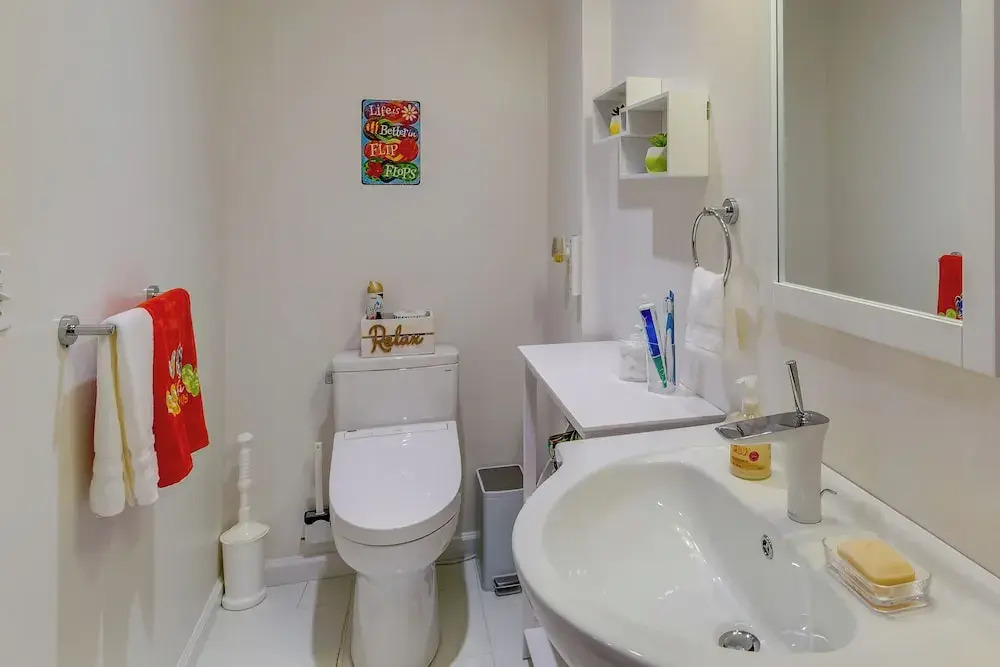 Gulf Breeze Vacation Rental for 2 w/ Pool Access!