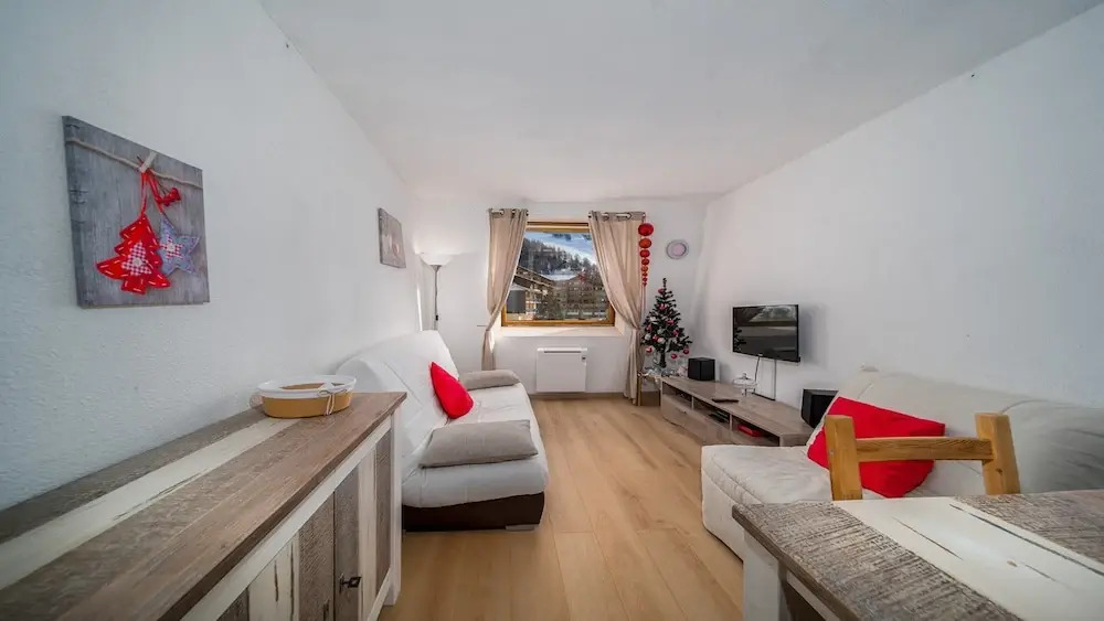 Studio in Allos With Stunning Mountain Views