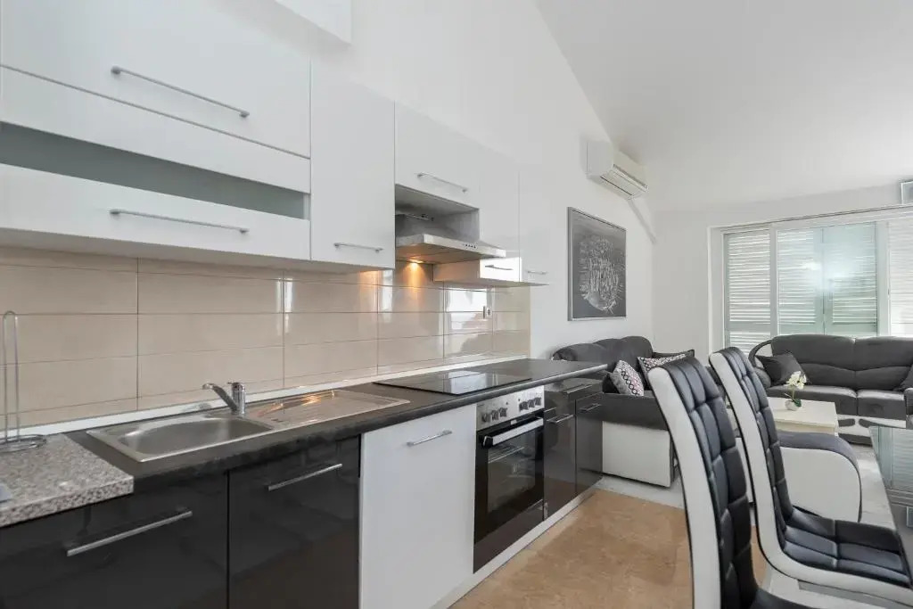 Beautiful penthouse for 8 close to city center