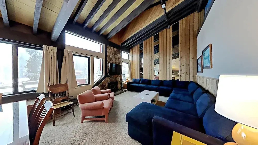 Cozy 4-Bedroom Home with Pool and Mountain View!