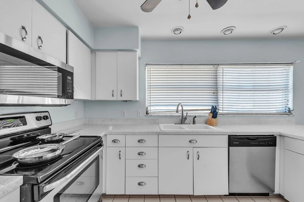 Sunny Retreat In Clearwater 2 Bedroom Home by RedAwning