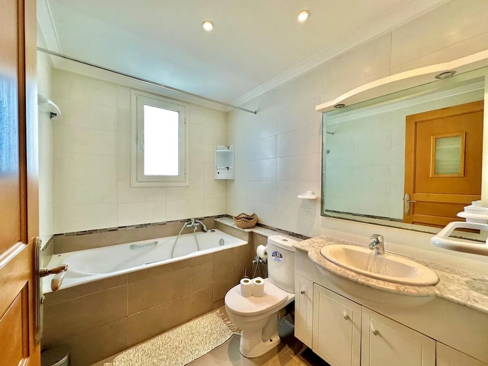 E4 Spacious and Cozy 2 bds in La Marsa