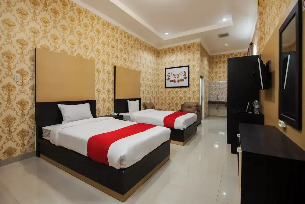 Esther Hotel