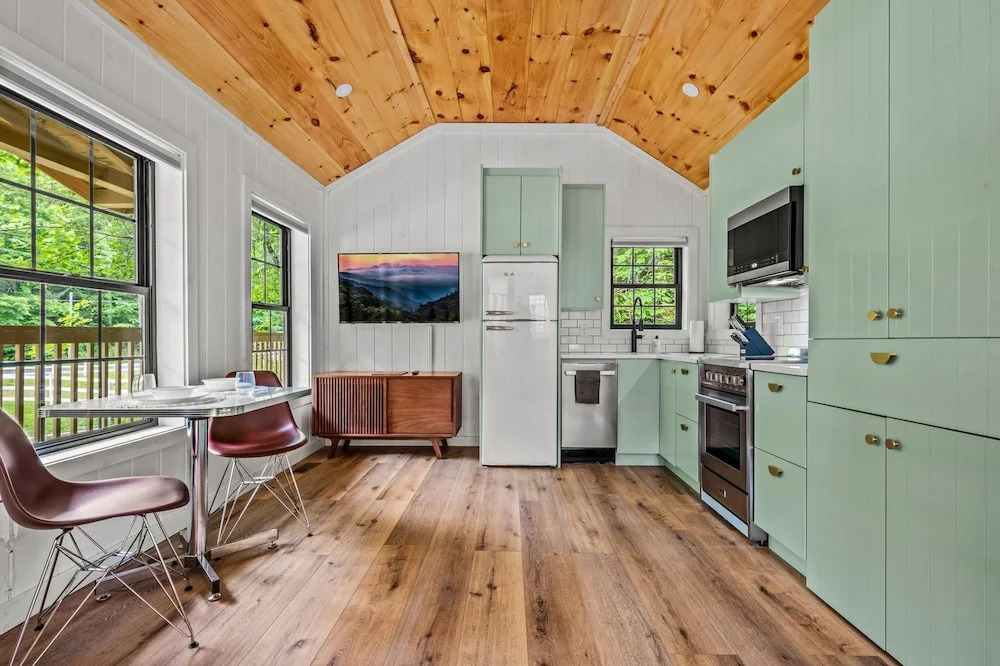 5 Cabins In Gburg Sleeps 16 Firepit & Games