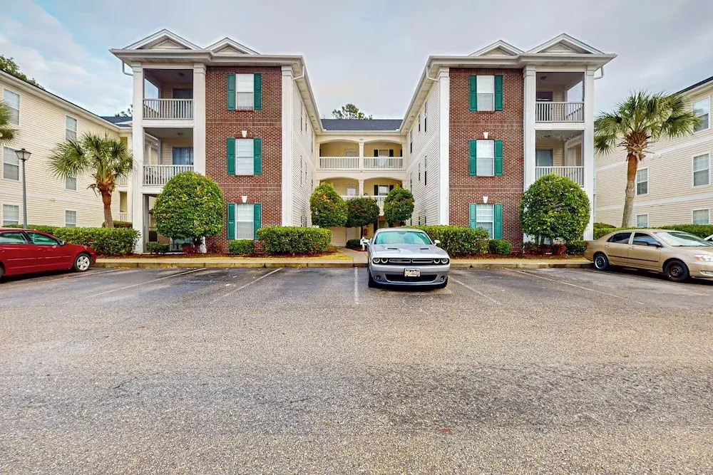2 BR Condo w/ Shared Pool, Near Outlet Mall