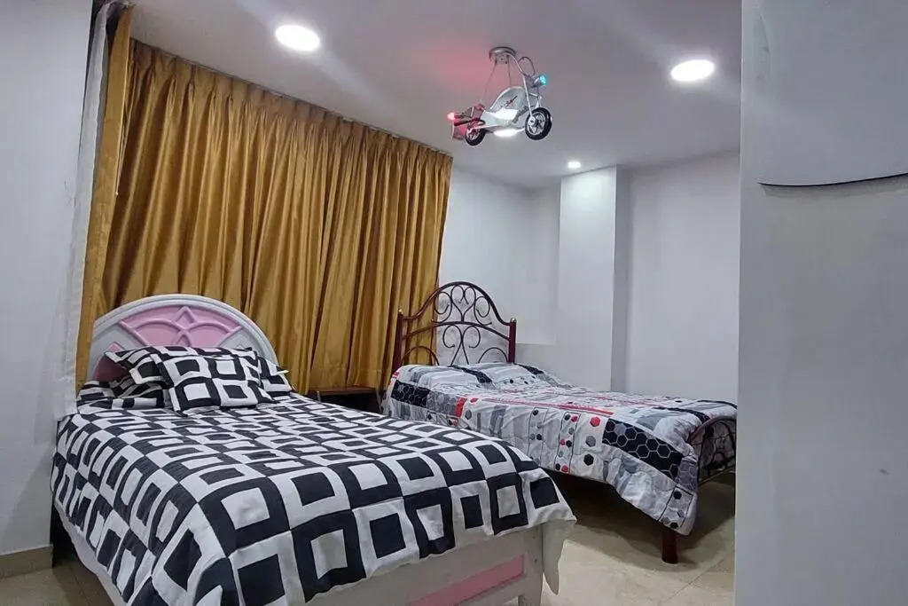 Hermoso y amplio apartamento, Embajada Americana